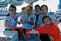 Frank Williams, Alan Jones, Patrick Head, Carlos Reutemann, Jarama, 1981