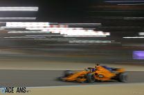 Fernando Alonso, McLaren, Bahrain International Circuit, 2018