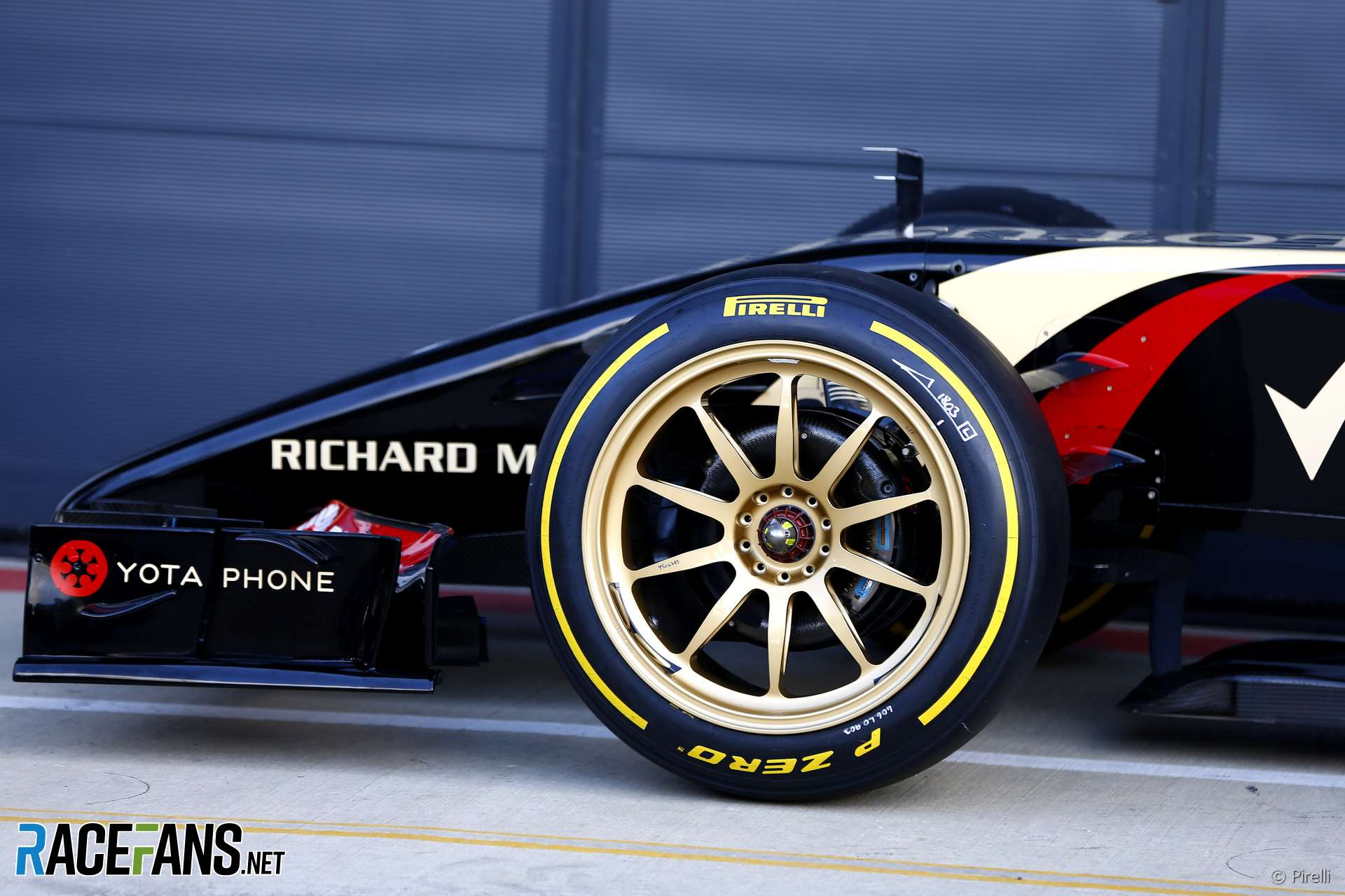 Pirelli 18-inch tyre test, 2014