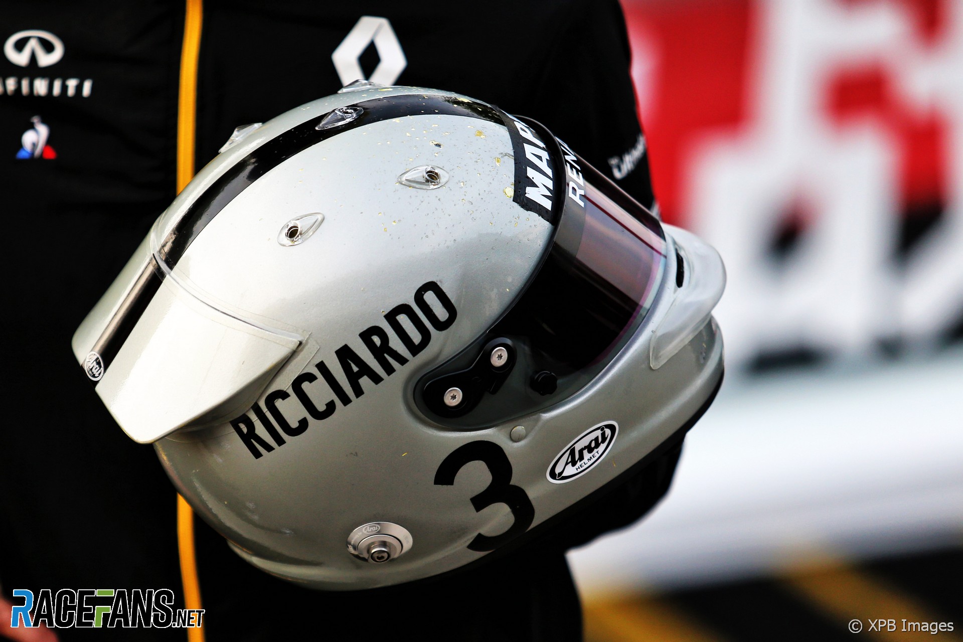 Daniel Ricciardo helmet, 2019