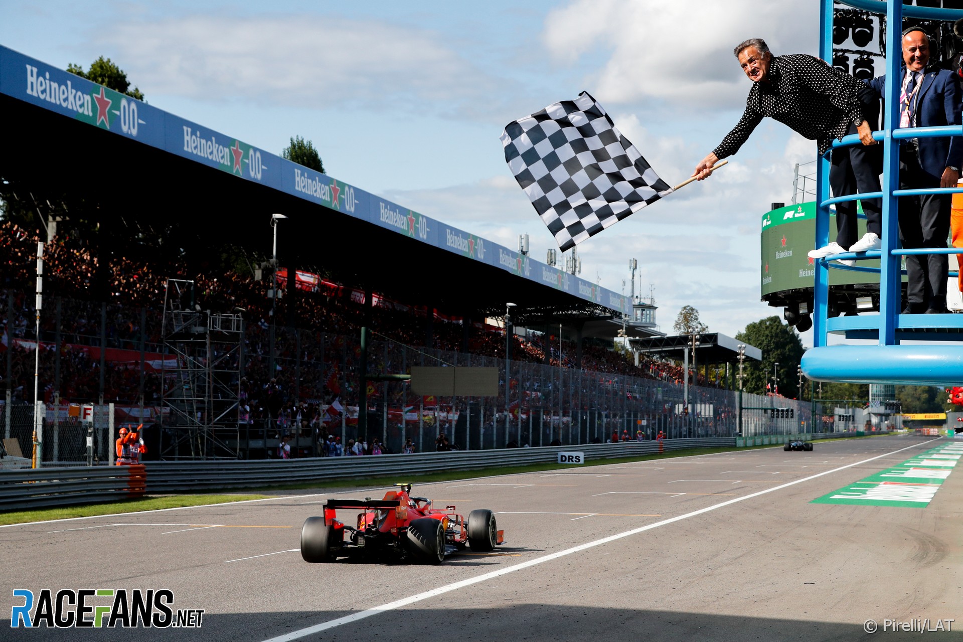 F1 restores traditional chequered flag signal for 2020 season | RaceFans