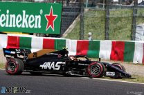 Frustrated Magnussen rues “embarrassing” qualifying crash