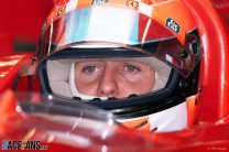 Michael Schumacher in der Ferrari-Box heute morgen beim Warm Up