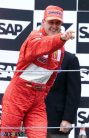 Michael Schumacher jubelt nach seinem Sieg beim Formel 1 Grand Prix der USA