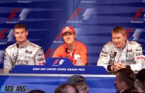 Michael Schumacher heute nach seiner schnellsten Zeit im Qualifying bei Pressekonferenz mit David Coulthard und Mika Hakkine