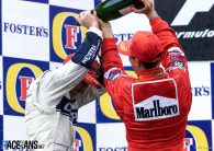 Michael Schumacher und Ralf Schumacher bei Siegerehrung in Spa