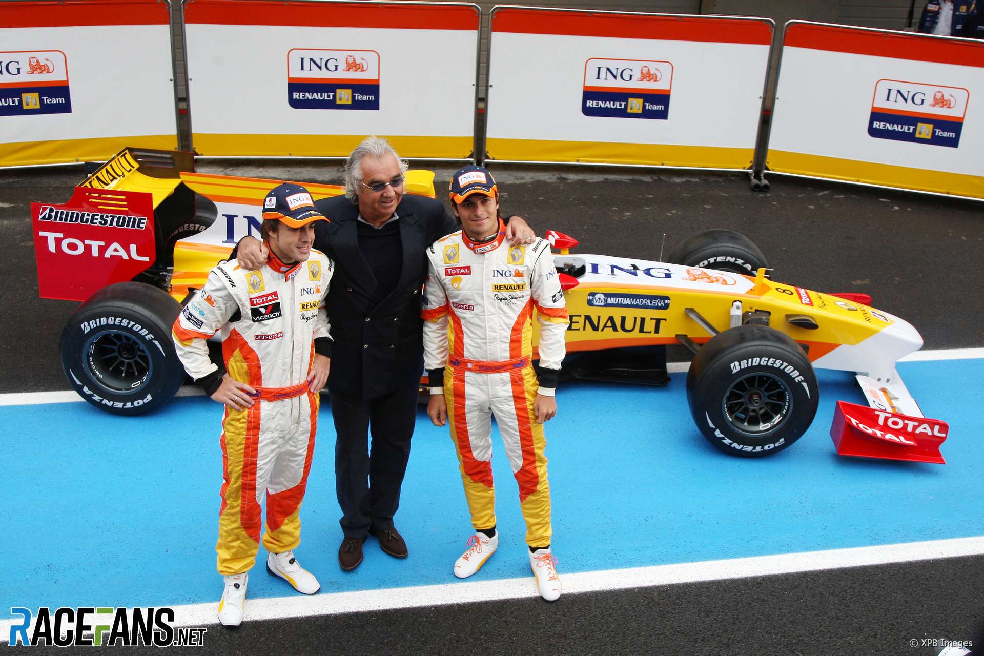 Fernando Alonso, Flavio Briatore, Nelson Piquet Jnr, Renault, Autodromo do Algarve, 2009