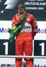 Rubens Barrichello weint auf dem Podium nach seinem Sieg