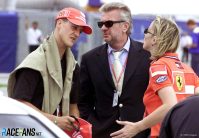Michael Schumacher heute bei Ankunft im Fahrerlager in Hockenheim