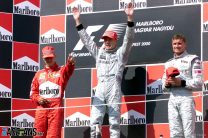 Michael Schumacher, Mika Hakkinen und David Coulthard bei der Siegerehrung auf dem Podium in Budapest