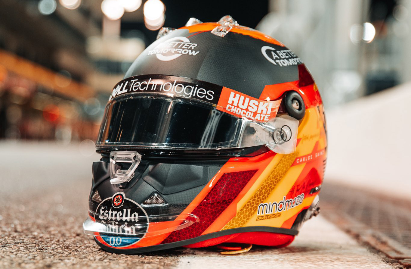 Carlos Sainz Jnr's 2020 Abu Dhabi Grand Prix helmet