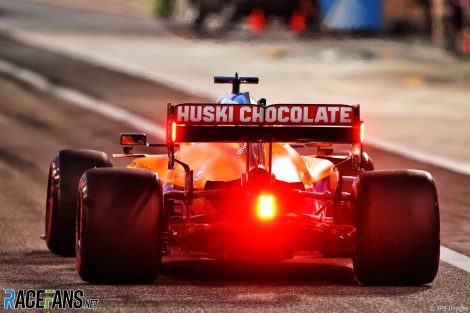 Daniel Ricciardo, McLaren, Bahrain International Circuit, 2021