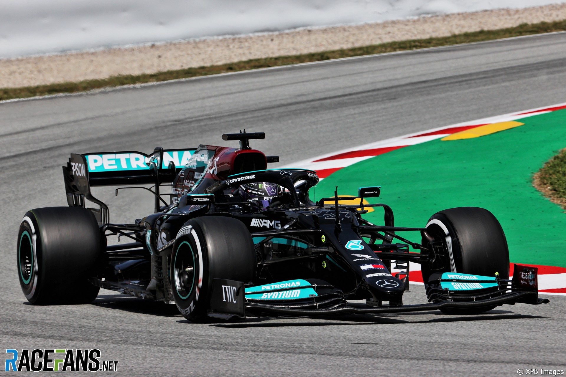 Hamilton leads Mercedes one-two, Verstappen ninth in second practice
