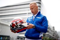 Mazepin celebrates ROC athletes with Russian Grand Prix helmet