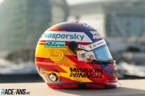 Carlos Sainz Jnr’s 2021 Abu Dhabi Grand Prix helmet