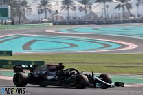 Hamilton two tenths faster than Verstappen in final Abu Dhabi practice
