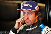 Alonso wants stewards to “show a yellow or red card” for qualifying incidents