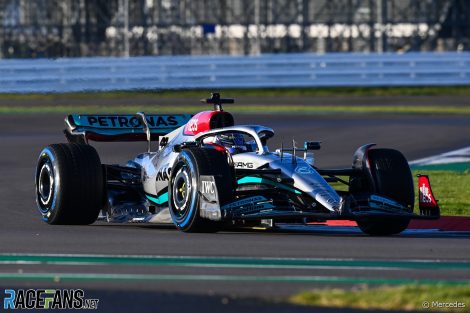 Mercedes melihat tanda-tanda kelemahan mendalam W13 pada peluncuran pertamanya · RaceFans