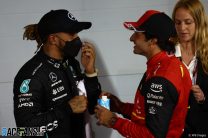 (L to R), Lewis Hamilton, Mercedes, Carlos Sainz Jr, Ferrari, Bahrain International Circuit, 2022