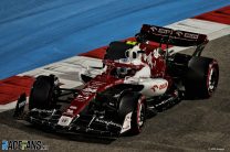 Guanyu Zhou, Alfa Romeo, Bahrain International Circuit, 2022