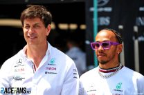 (L to R): Toto Wolff, Mercedes Team Principal; Lewis Hamilton, Mercedes; Miami International Autodrome, 2022
