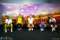 Lewis Hamilton, Daniel Ricciardo, George Russell, Carlos Sainz Jnr, Yuki Tsunoda, Circuit de Catalunya, 2022
