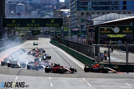 Race start, Baku Street Circuit, 2022