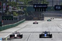 (L to R): Kevin Magnussen, Haas; Alex Albon, Williams; Baku Street Circuit, 2022