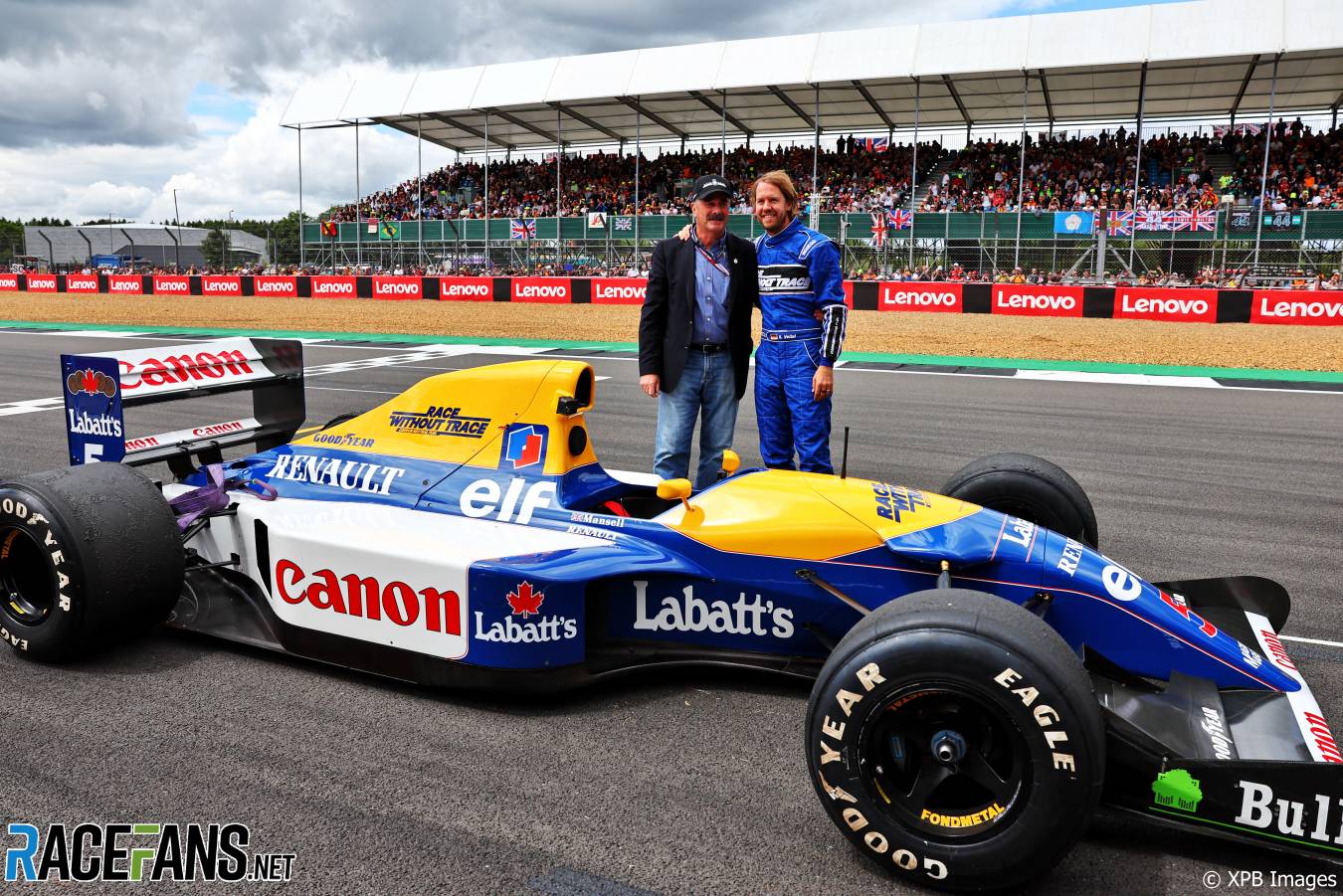 (L to R): Nigel Mansell, 1992 F1 world champion; Sebastian Vettel, Aston Martin, Silverstone, 2022