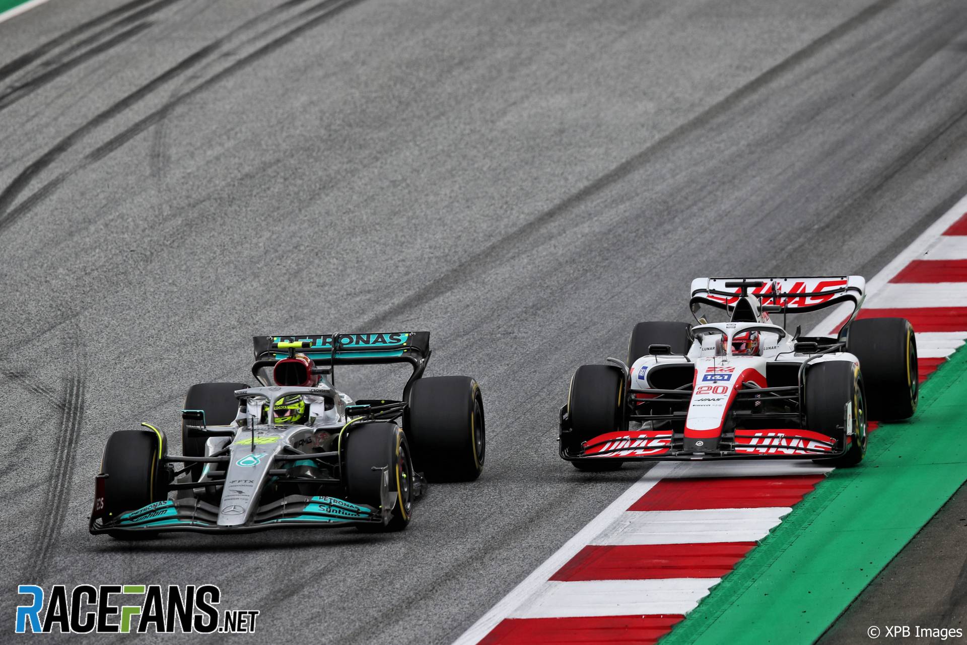 (L to R): Lewis Hamilton, Mercedes; Kevin Magnussen, Haas; Red Bull Ring, 2022