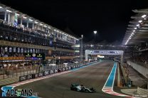 Lewis Hamilton, Mercedes, Yas Marina, 2022