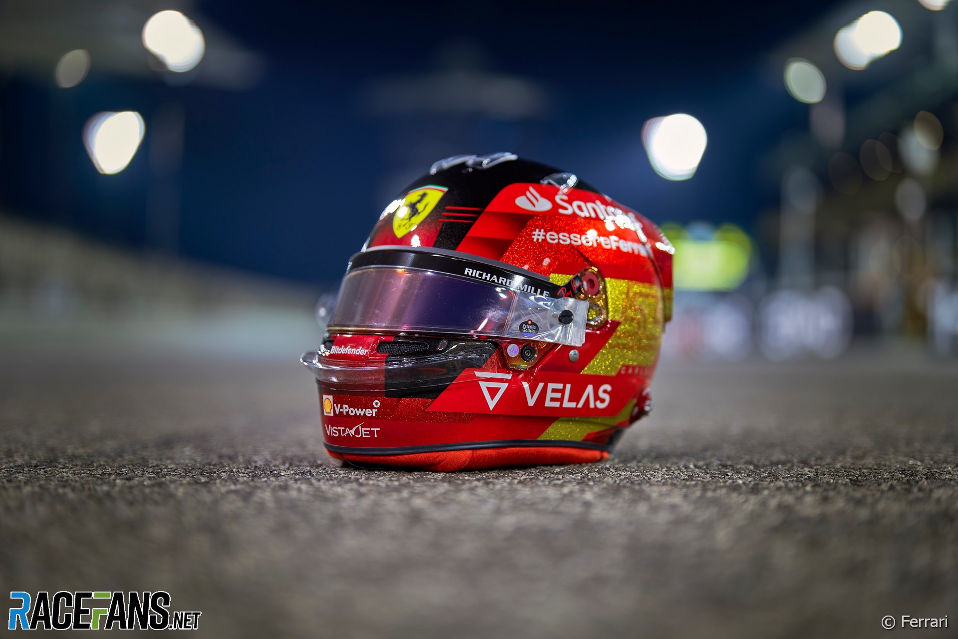 Carlos Sainz Jnr's 2022 Abu Dhabi Grand Prix helmet