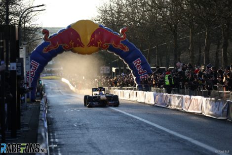 Red Bull merayakan gelar dengan demo lari Milton Keynes untuk 30.000 · RaceFans