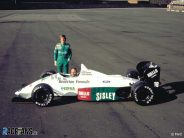 racefansdotne_thierryboutsen_teofabi_benetton-cosworth_launch_1987