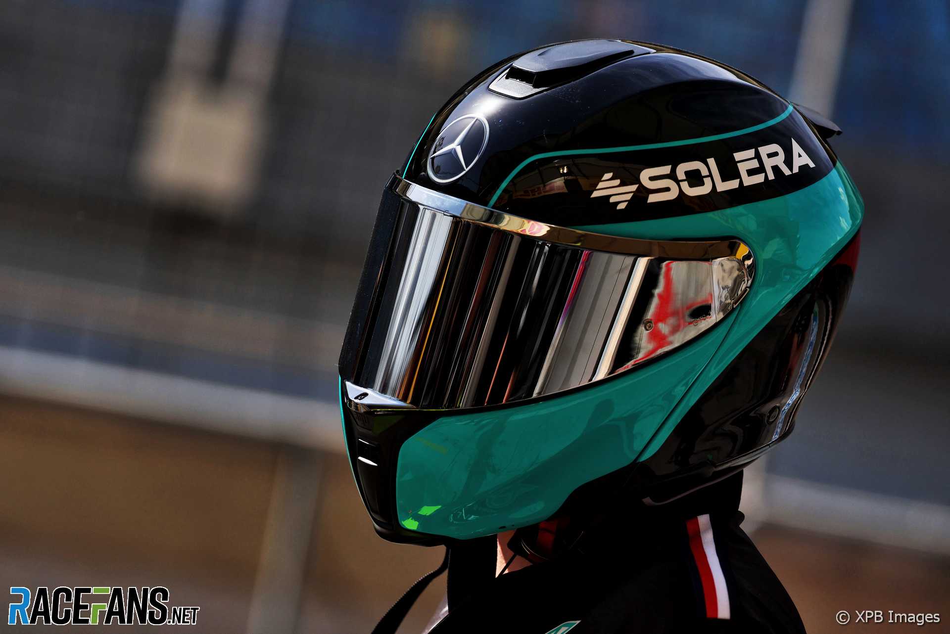 Mercedes mechanic, Bahrain International Circuit, 2023 pre-season test