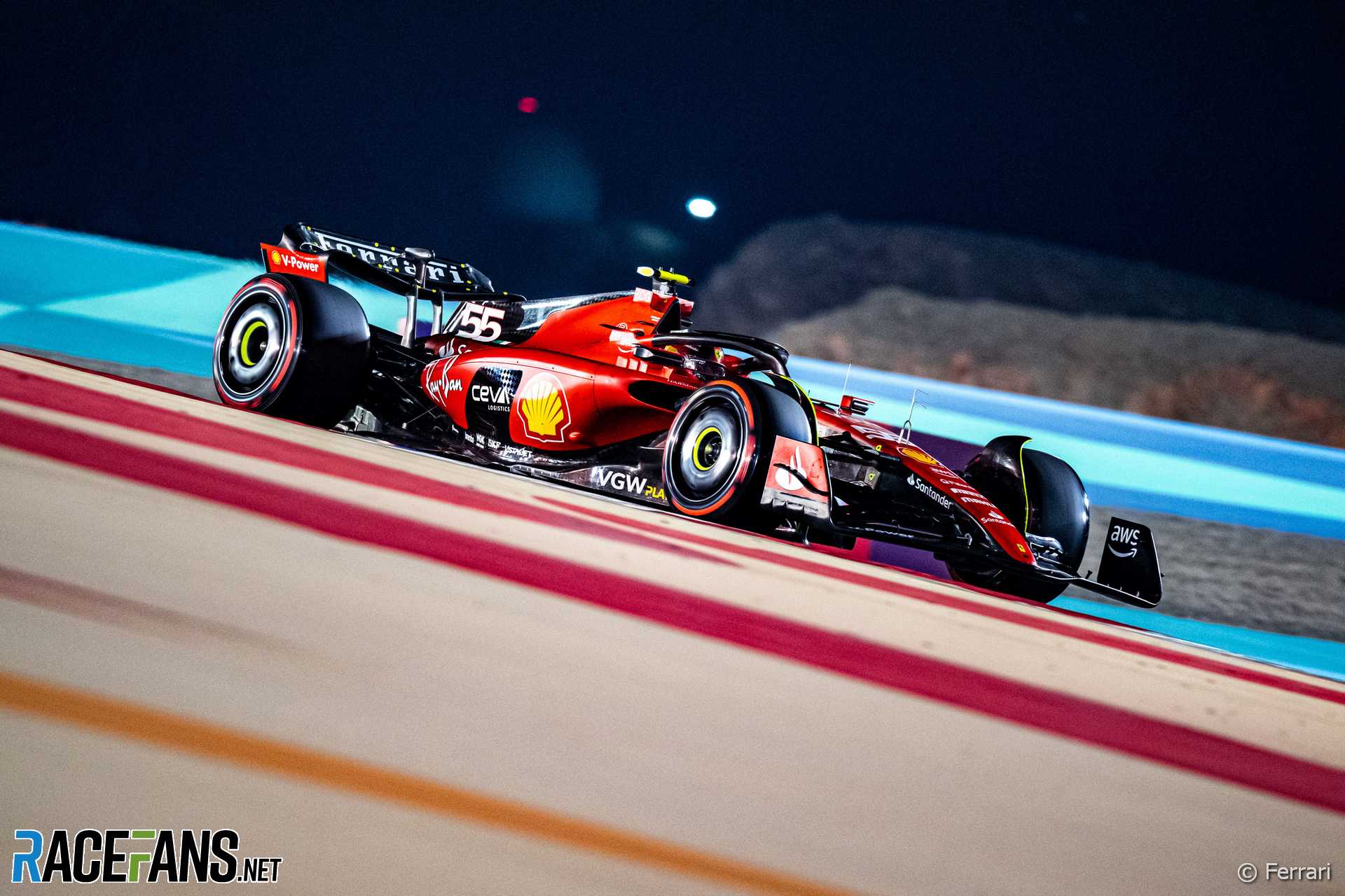 Prečo Ferrari „nemyslí, že Red Bull je nechytateľný“ pred GP Bahrajnu · Fanúšikovia pretekov