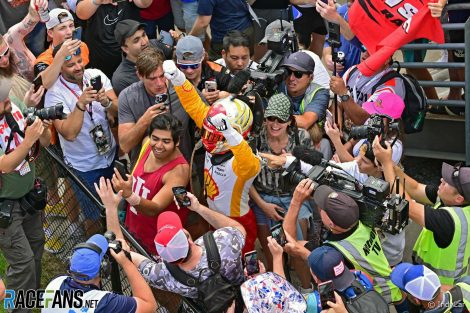 Newgarden víta víťazstvo v „najťažších pretekoch“ ako aj i obhajuje kontroverzný reštart · RaceFans
