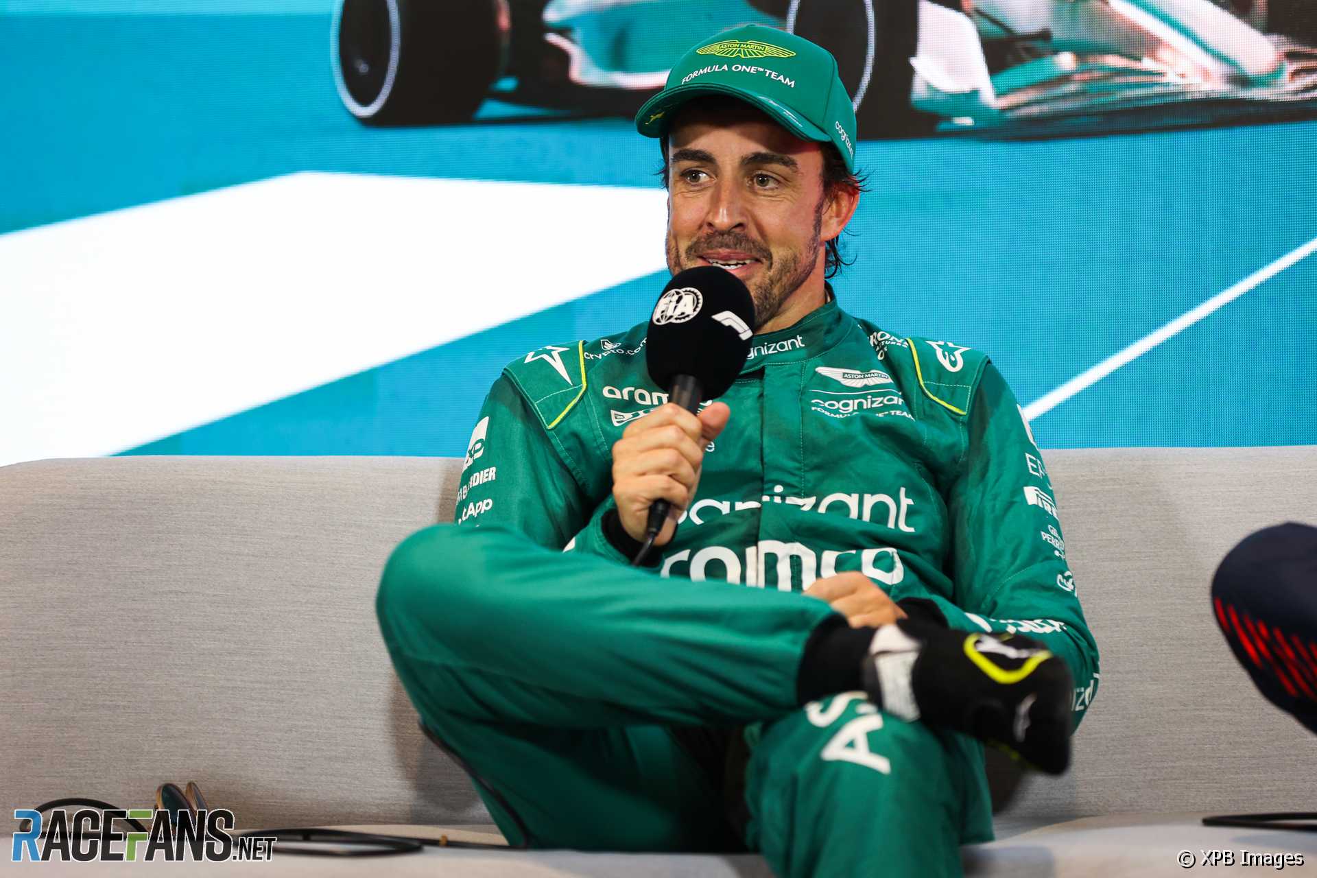 Alonso očakáva silné pretekárske tempo, ale dáva si pozor na „nadmerne rýchleho“ Verstappena · RaceFans