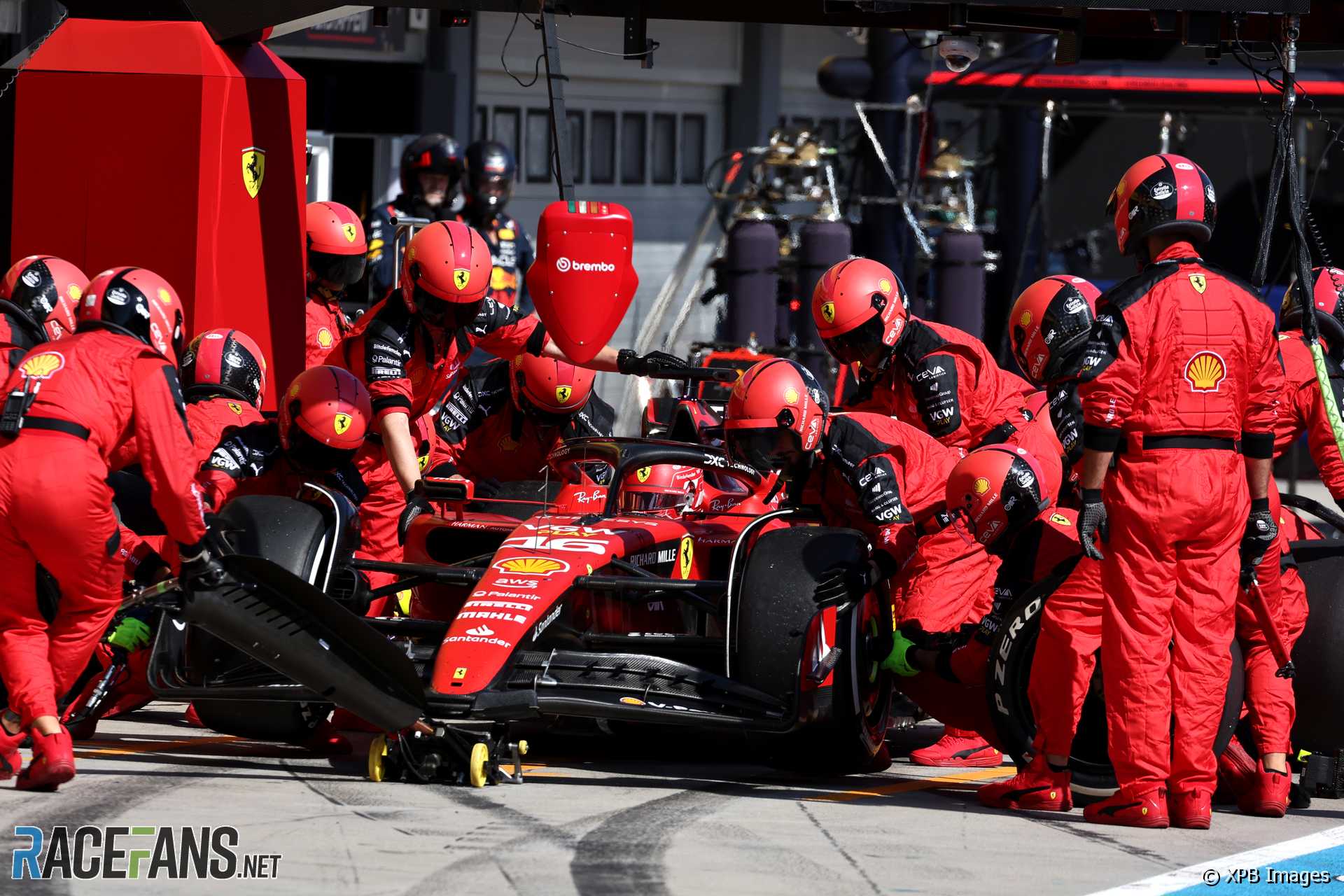 Ferrari urobilo „príliš mnoho chýb“, ale výmena pozícií nebola jedna
