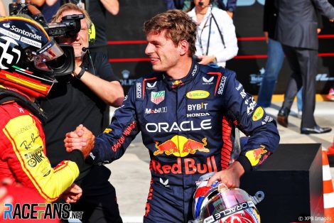 (L to R): Carlos Sainz Jr, Ferrari, Max Verstappen, Red Bull, Monza, 2023