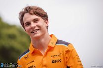 Piastri gets new deal to stay at McLaren until 2026