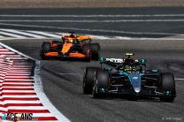 Lewis Hamilton, Oscar Piastri, Bahrain International Circuit, 2024