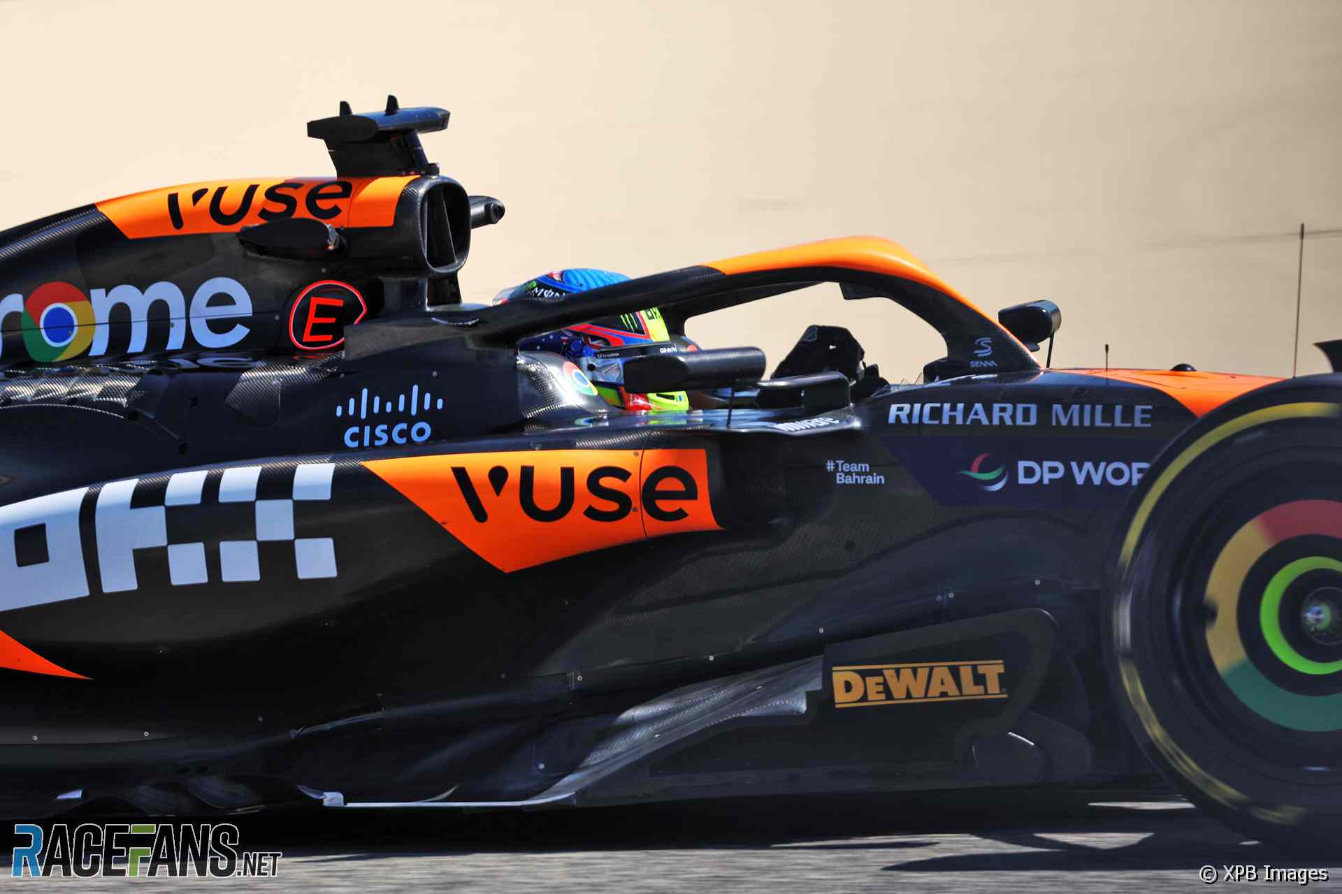 Oscar Piastri, McLaren, Bahrain International Circuit, 2024 pre-season test