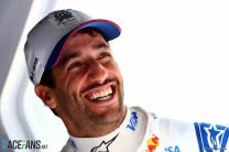 “Struggling” RB benefited from hiring experienced driver – Ricciardo