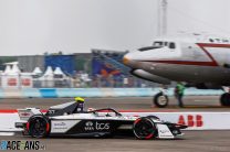 Cassidy comes back from last to win chaotic first Berlin Eprix